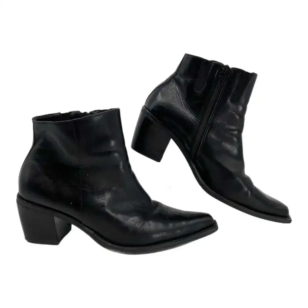 Apostrophe Black Leather Pointed Toe Ankle Booties | Size 8
